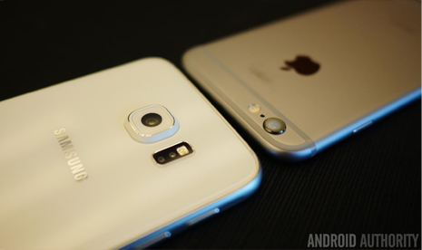 Smartphone Samsung dan iPhone. Ilustrasi