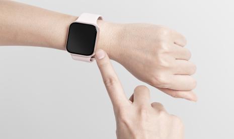 Smartwatch (ilustrasi). Smartwatch harus sering dibersihkan.