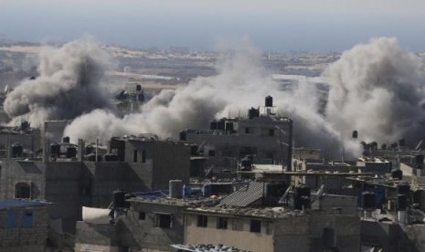 Smoke is seen following what police said was an Israeli air strike in Rafah in the southern Gaza Strip July 9, 2014.