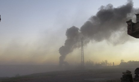 Smoke rises after what activists said was a shelling by forces loyal to Syria's President Bashar Al-Assad in Deraa in this picture provided by Shaam News Network and taken January 21, 2013.  