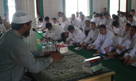 SMP Bina Insani menggelar tabligh  akbar dalam rangka menyambut Ramadhan 1440 H.