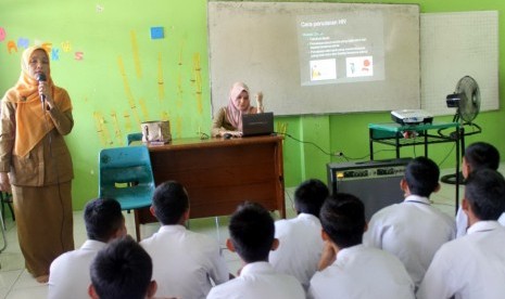 SMP Juara, Binaan Rumah Zakat (RZ) Pekanbaru melakukan sosialisasi penyakit HIV/AIDS, Rabu (4/5)