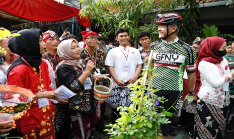 SMP Negeri 30 Semarang, melangsungkan kegiatan Panen Hasil Belajar dan Petik Urban Farming dari tanaman telang. Hal itu dilakukan untuk mengenalkan siswa ihwal hasil pertanian dan perkebunan, Kamis (16/3/2023). 