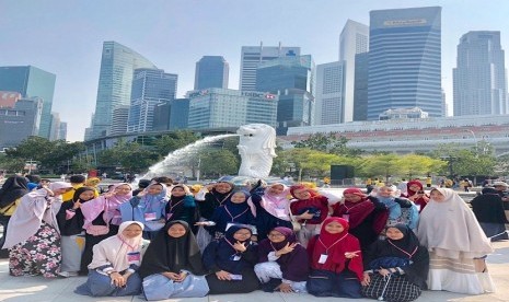 SMP-SMA Ar-Rohmah Putri Pesantren Hidayatullah Malang kembali menggelar 'Overseas Malaysia - Singapura 2019', Ahad - Sabtu (1-7/9).