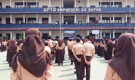 SMPN 20 Depok. Siswa diduga terkena suspeck Hepatitis A. Ada 41 siswa yang diduga terkena suspeck Hepatitis A.