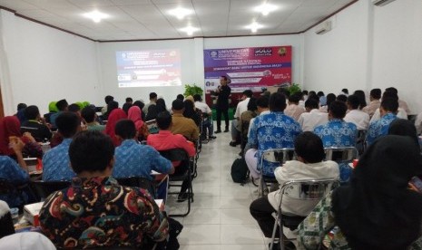 Soekma Agus Sulistyo  memberikan pemaparan pada Seminar Nasional Pemuda Digital ‘Semangat Baru untuk Indonesia Maju”. 