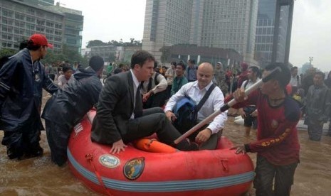 Some expatriats take a a rescue boat as floods inundate many road sections in Jakarta on Thursday.