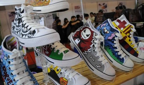 Sejumlah sepatu dipamerkan di Indonesia Footwear Creative Competition (IFCC).