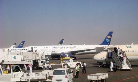 Some Saudi Arabian Airlines parks some airplanes at Bandara Soekarno. (illustration) 