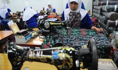 Some workers are sewing in a textile manufacture in tegal, Central Java. Indonesian government needs to work harder to tackle unemployment in this country. (illustration)   