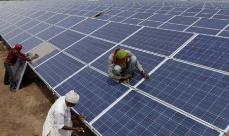 Some workers install solar panels at solar project. (Illustration)