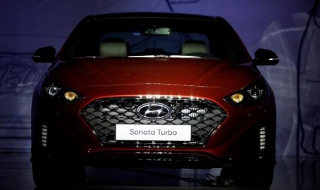 Sonata Turbo yang ditampilkan Hyundai dalam sebuah perayaan di Seoul