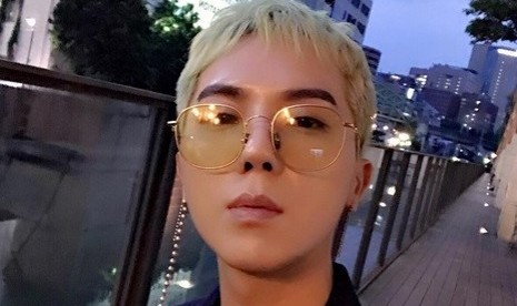 Penyanyi rap, Mino Winner, ikut menggunakan aplikasi baru Clubhouse. Kehadiran aplikasi ini mendatangkan pro dan kontra dari para selebritas Korsel.