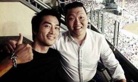 Song Seung Hun dan Psy.