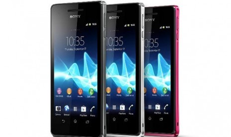 Sony Xperia V dijual seharga Rp5,299 juta dengan tiga pilihan warna.