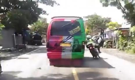 Sopir Elf serempet polisi bermotor di Probolinggo ditangkap.