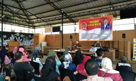 Sosialisasi 4 Pilar di Restoran Sadap Jalan Raya Pasar Minggu, Jakarta Selatan, Ahad (9/12).