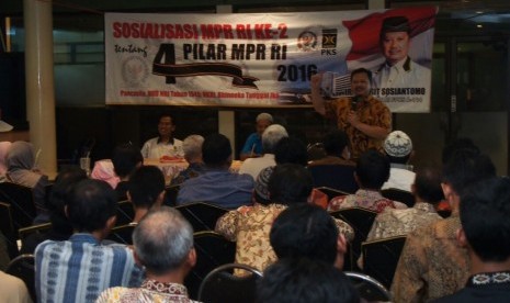 Sosialisasi Empat Pilar (Pancasila, UUD NRI 1945, NKRI dan Bhinneka Tunggal Ika) di Lotte Mart, Jl. Pepelegi Indah No 4, Waru, Sidoarjo, Sabtu (16/4/2016)