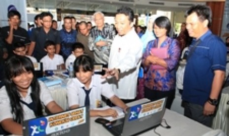 Sosialisasi internet sehtat di Manado