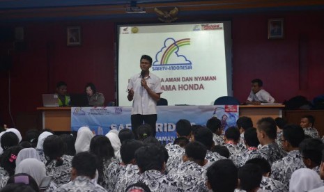 Sosialisasi safety riding di SMNAN 21