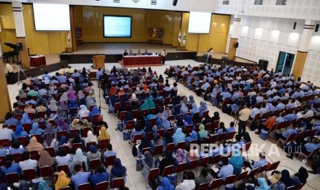 Sosialisasi SNMPTN dan SBMPTN 2018 di Auditorium Universitas Negeri Yogyakarta, Selasa (16/1).  Sosialisasi diberikan panita lokal dari lima perguruan tinggi negeri DIY kepada 425 kepala sekolah seluruh DIY.