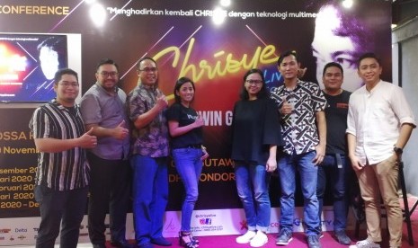  Sosok Chrisye kembali hadir di atas panggung dengan teknologi multimedia khusus.