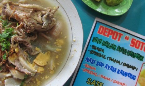 Soto banjar spesial ayam kampung.