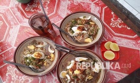 Soto daging Rahayu legendaris telah berdiri sejak 1928 di Kota Malang. 