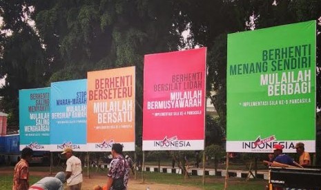 Spanduk 'Ini Baru Indonesia' bertebaran menjelang hari kelahiran Pancasila di Blitar.