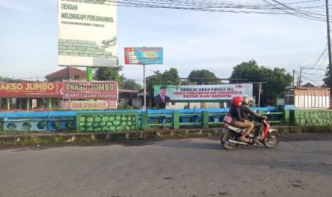 Spanduk pesan antikorupsi Ketua KPK Firli Bahuri dalam puncak Harlah 1 Abad NU. Puncak Harlah 1 Abad NU dihadiri para ulama dan tokoh nasional 