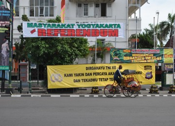 Spanduk referendum di Yogyakarta