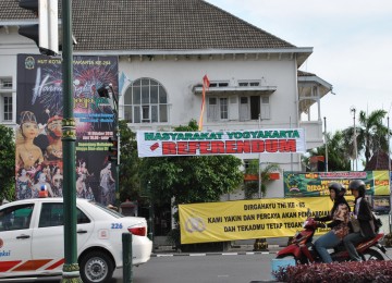 Spanduk referendum di Yogyakarta