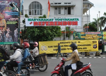 Spanduk referendum di Yogyakarta