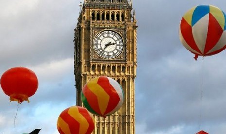 Speciality kites by Nasser Volant are seen as they fly above the 'Big Ben' clock housed in Elizabeth Tower in the New Years Day Parade in London, Tuesday, Jan. 1, 2013.