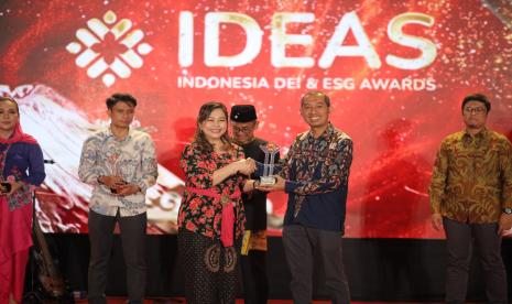 SPMT Memperoleh Predikat Bronze Winner dalam Ajang Indonesia DEI & ESG (IDEAS) Awards 2024 untuk Pogram Pelindo Youth Community