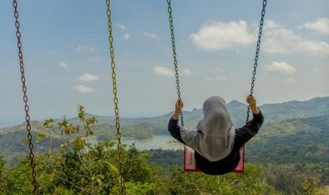 Spot foto berayun merupakan sudut foto yang tak kalah menarik ketimbang di atas pohon