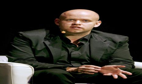 CEO Spotify Daniel Ek menulis sebuah memo terkait pemutusan hubungan kerja (PHK) karyawan. Dalam memo yang dipublikasikan di situs Spotify tersebut Ek menjelaskan hal yang akan terjadi setelah perusahaan mengumumkan rencana untuk memberhentikan sekitar enam persen dari tenaga kerjanya.