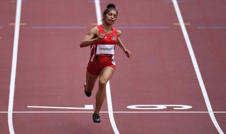 Sprinter Indonesia Alvin Tehupeiory saat berlomba di Stadion Olimpiade Tokyo, Jepang, Jumat (30/7/2021).