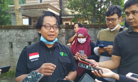 SPV Ekonomi Dompet Dhuafa Jogja, Nuryanto Harimurti, saat memberikan keterangan terkait Sentra Budidaya Mina Padi Sedayu, Bantul, Kamis (30/6). 