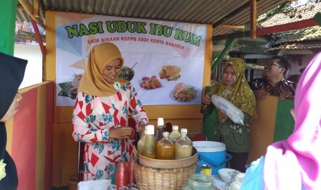 Sri Sulastri atau Tati (40 tahun), tukang jamu yang memanfaatkan fasilitas pembiayaan ultra mikro (UMi), ketika ditemui Republika di Serang, Banten, Jumat (15/3).