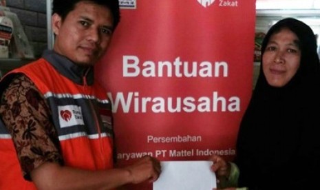 Sry pemerima bantuan dari Rumah Zakat dan Mushala PTMI.