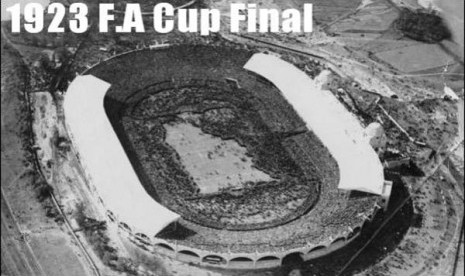 Stadion Wembley di tahun 1923 dipotret dari udara 