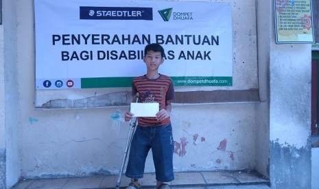 Staedtler dan Dompet Dhuafa bantu penyandang disabilitas.