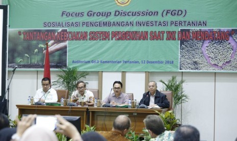 Staf Ahli Menteri Bidang Investasi Pertanian, Hari Priyono dalam acara Focus Group Discussion (FGD) “Sosialisasi Pengembangan Investasi Pertanian” di Kantor Pusat Kementerian Pertanian, Jakarta, Rabu (12/12). 