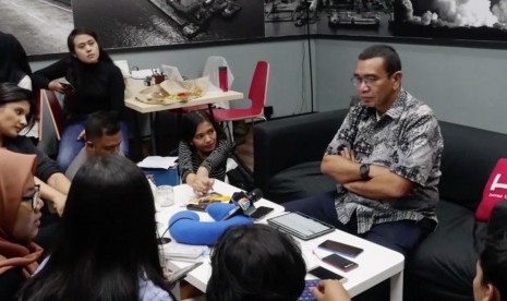 BUMN Diprioritaskan Beli Aset Jiwasraya. Staf Khusus Kementerian Badan Usaha Milik Negara (BUMN), Arya Sinulingga saat berbincang bersama wartawan.(Republika TV/Havid Al Vizki)