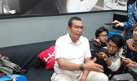 Staf Khusus Menteri BUMN Arya Sinulingga di ruang media Kementerian BUMN, Jakarta, Senin (18/11).