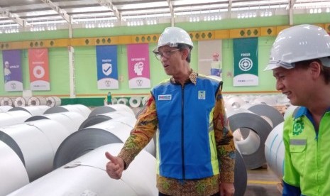 Staf Khusus Menteri Perindustrian Bidang Hubungan Antar Lembaga dan Pelaku Usaha, I Gusti Putu Suryawirawan berkunjung ke PT. Tata Metal Lestari, Cikarang Selatan, Kabupaten Bekasi. Kunjungan tersebut dalam rangka mendorong peningkatan produksi serta adaptasi penggunaan teknologi dalam revolusi industri 4.0, Jumat (4/10).