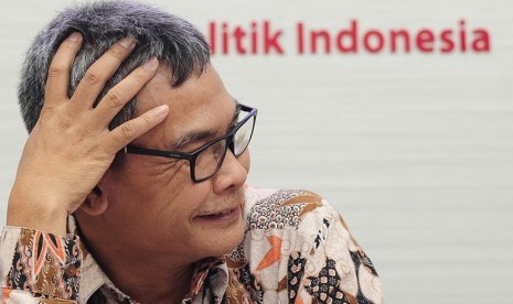 Staf Khusus Presiden Bidang Komunikasi Johan Budi menjadi pembicara pada rilis survei 