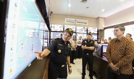 Staf Khusus Wakil Presiden dalam kunjungannya ke Bea Cukai Tanjung Priok.