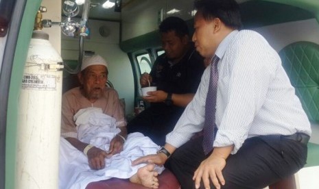 Staf KUH KJRI Jeddah mempersiapkan pemberangkatan kepulangan jamaah haji ke Tanah Air. 